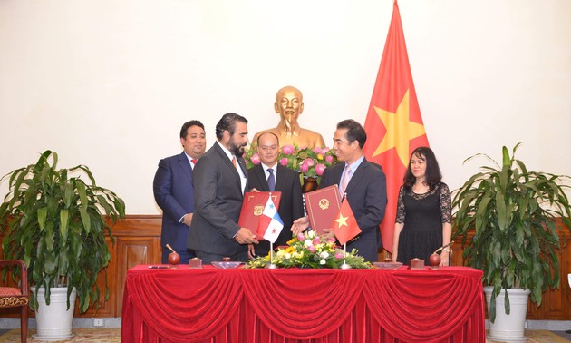 Vietnam y Panamá firman acuerdo sobre exención de visas