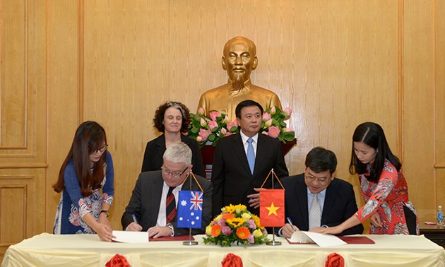 Vietnam y Australia interesados en cooperar en capacitación a funcionarios públicos