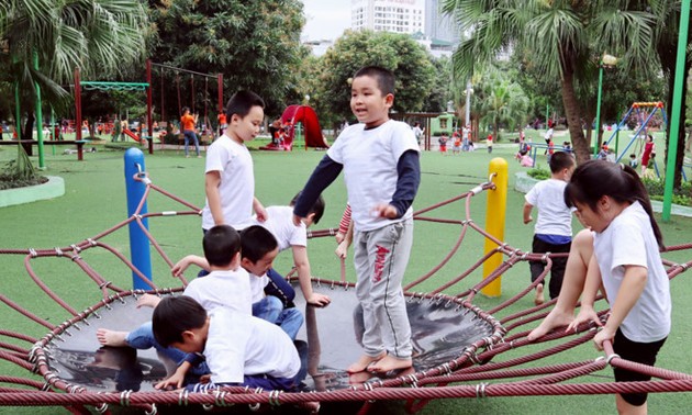 El verano y los sitios de recreación para los niños vietnamitas