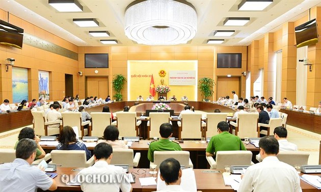 Comité Judicial del Parlamento vietnamita analiza informes gubernamentales y sectoriales