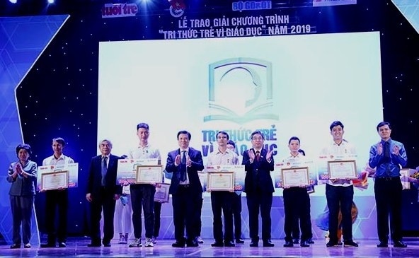 Honran obras e iniciativas destacadas por el desarrollo educacional de Vietnam