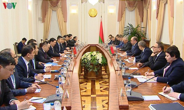 Abogan por reforzar cooperación en comercio e inversión entre Vietnam y Bielorrusia