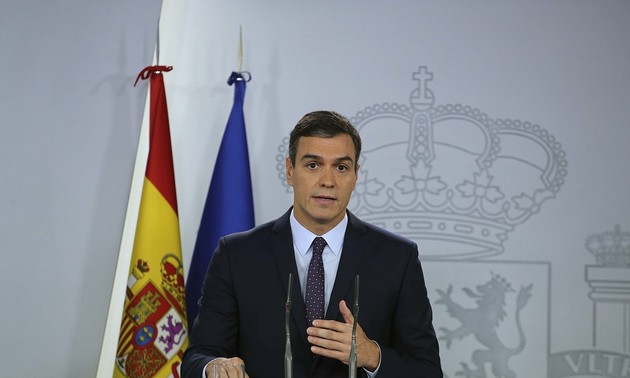 Jefe de gobierno interino de España promete reunirse con líder catalán