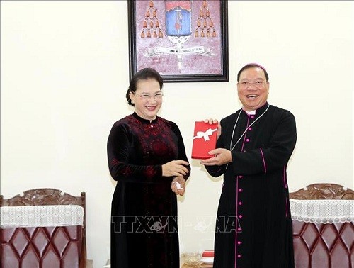 Presidenta del Parlamento vietnamita ensalza aportes de los religiosos
