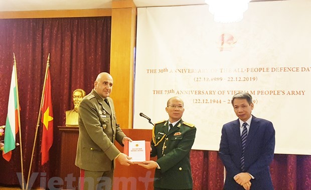 Celebran fundación del Ejército Popular de Vietnam en Bulgaria
