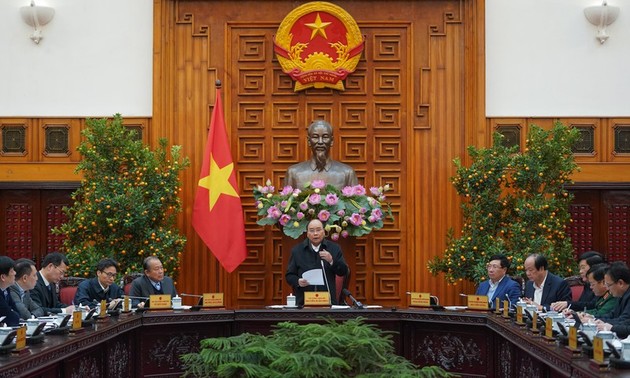 Premier vietnamita pide ejercer alta vigilancia en el control del coronavirus