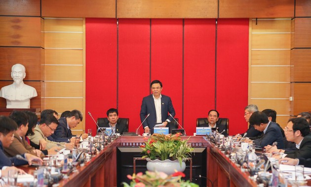 Grupo de Petróleo y Gas de Vietnam por superar las dificultades en producción y comercio
