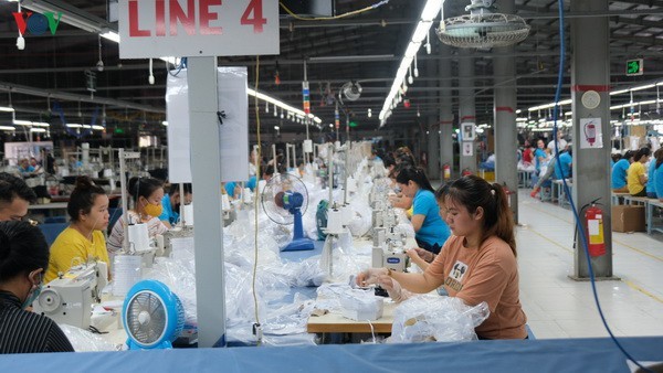 Abordan dificultades de las empresas vietnamitas y medidas para promover la producción y los negocios
