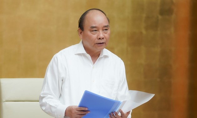 Vietnam no se apresura en la reapertura de sus puertas fronterizas, dice el premier Nguyen Xuan Phuc