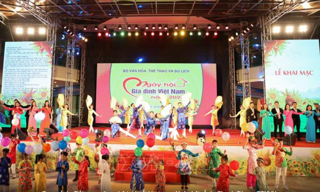Efectúan actividades como preámbulo del Día de la Familia de Vietnam en 2020