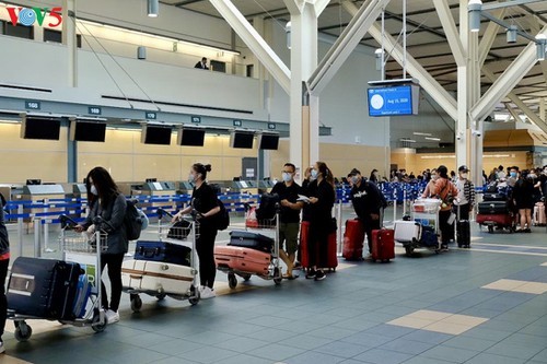 Vietnamitas en Canadá regresan al país en vuelo de rescate