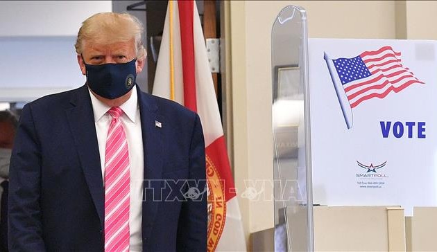 Trump vota por adelantado en Florida