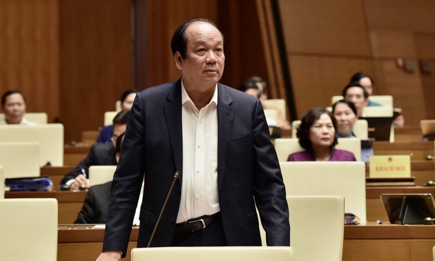 Miembros del Gobierno vietnamita continúan con audiencias ante el Parlamento