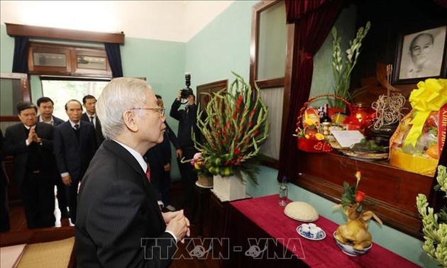 El máximo líder de Vietnam homenajea al presidente Ho Chi Minh