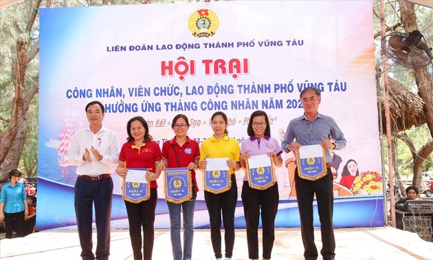 Localidades vietnamitas se suman al Mes del Obrero 2021
