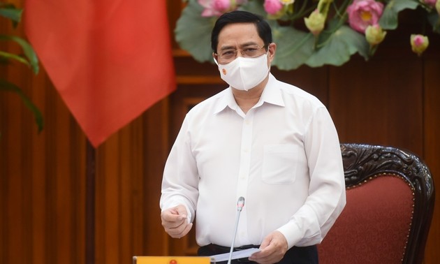 Premier vietnamita pide mantener vigilancia en la lucha anticovid-19