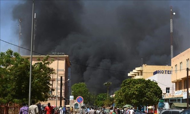 Miles de personas huyen tras matanza en Burkina Faso