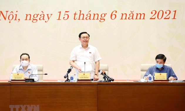 Líder parlamentario de Vietnam resalta el papel y los aportes de la prensa a la Asamblea Nacional