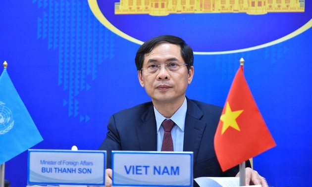 Canciller vietnamita pide tomar medidas globales para la ciberseguridad