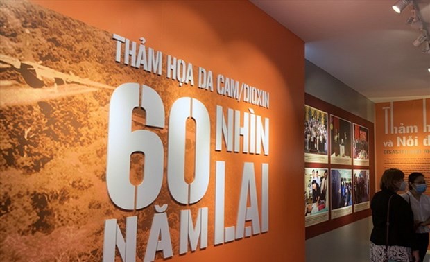 Hanói: inauguran exposición sobre el agente naranja