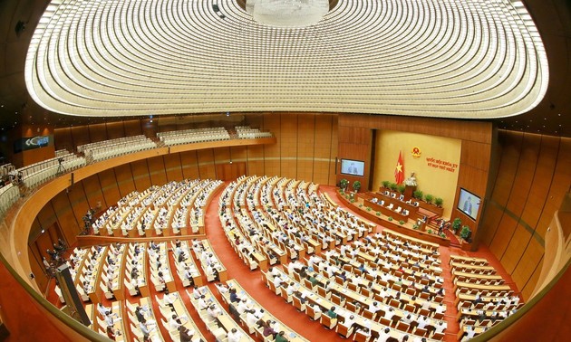 Presentan en el Parlamento vietnamita plan de inversiones públicas 2021-2025
