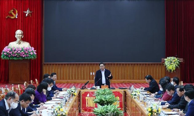 Primer ministro revisa el desarrollo socioeconómico de la provincia de Cao Bang