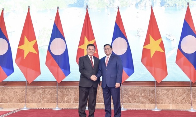 Primer ministro de Vietnam recibe al líder del Parlamento de Laos