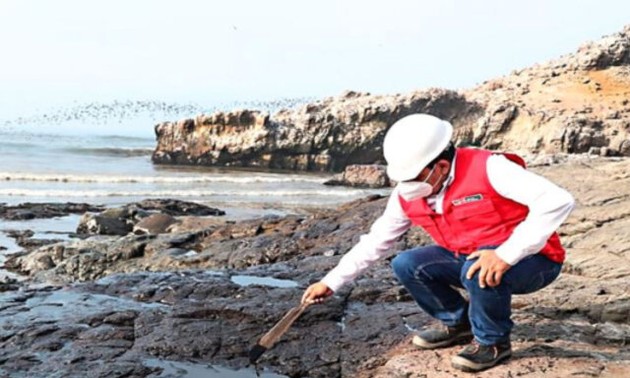Perú controla derrame de petróleo tras oleaje por erupción volcánica en Tonga
