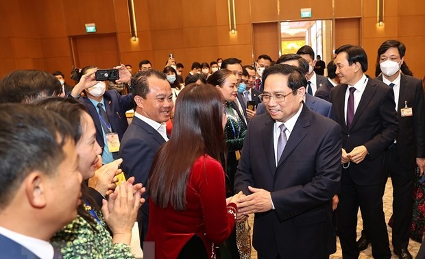 Primer ministro de Vietnam se reúne con compatriotas residentes en el extranjero