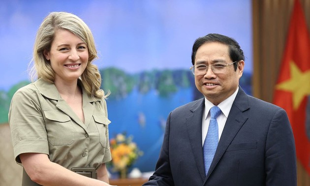Primer ministro vietnamita se reúne con la canciller canadiense