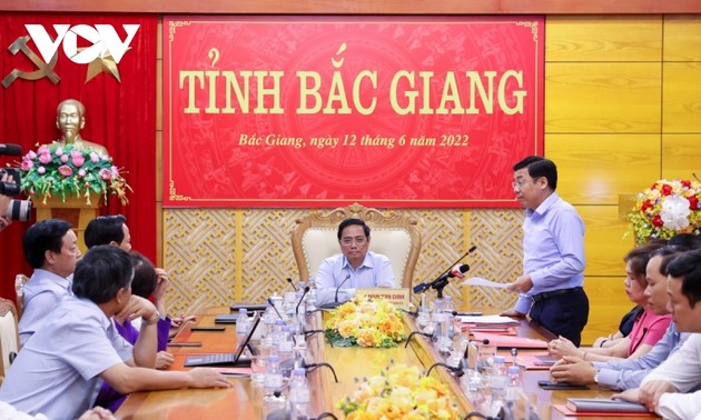 Primer ministro trabaja con dirigentes de Bac Giang