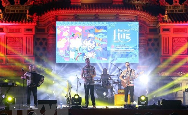 Inauguran el festival callejero “Colores culturales” en Hue