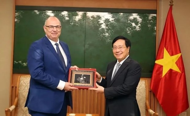Viceprimer ministro vietnamita recibe al embajador de Dinamarca