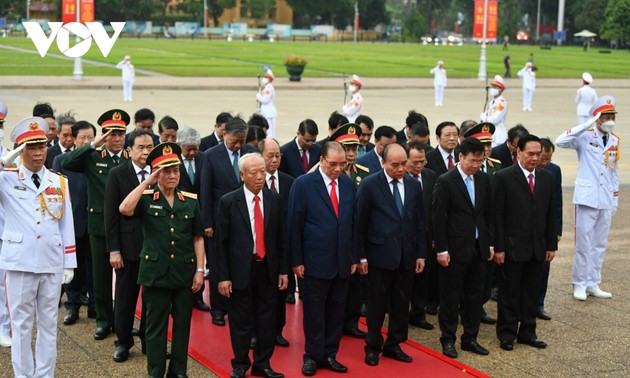 Altas autoridades de Vietnam tributan honores al prócer de la independencia nacional