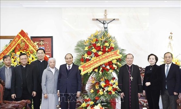 Dirigentes felicitan a religiosos y feligreses en ocasión de fiestas navideñas
