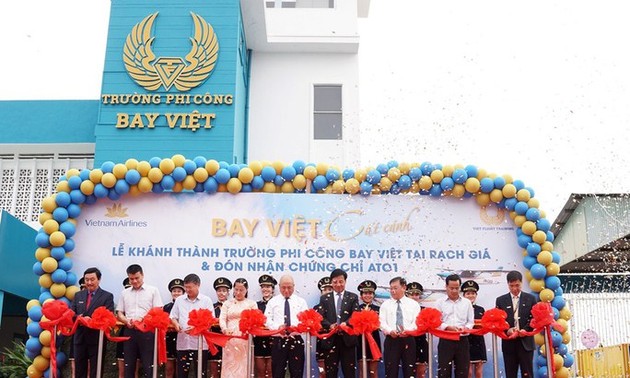 Vietnam Airlines inaugura escuela de vuelo Bay Viet en Kien Giang