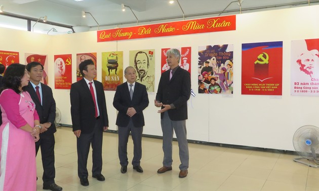 Exposición de carteles enaltece contribuciones del presidente Ho Chi Minh