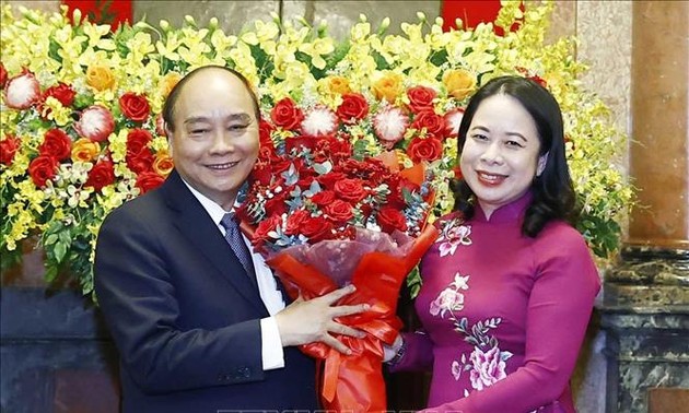 Completa procedimiento de transferencia de cargo a la presidenta interina Vo Thi Anh Xuan