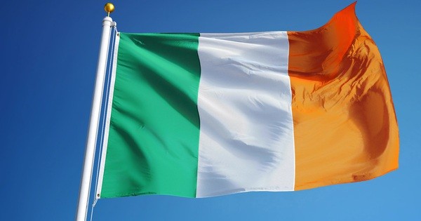 Dirigentes de Vietnam felicitan Irlanda por el Día Nacional