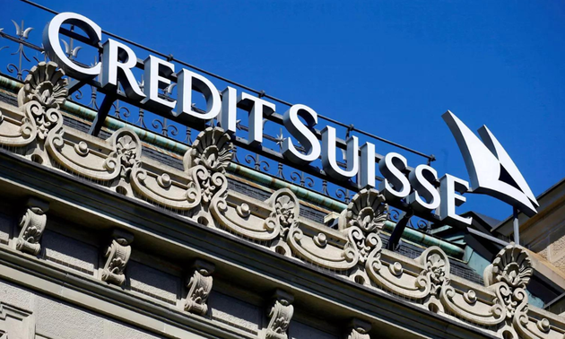 Banco suizo recurre a rescate de emergencia para evitar caída de valor