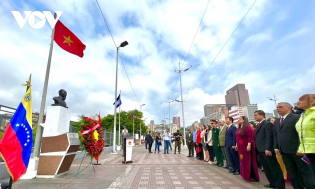 Honran al presidente Ho Chi Minh en varios países