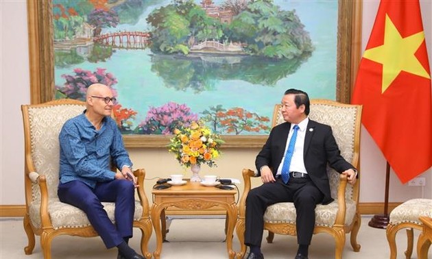 Viceprimer ministro vietnamita se reúne con embajadores de Países Bajos y Estados Unidos