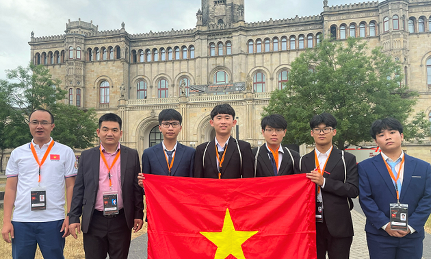 Vietnam gana cinco medallas en la Olimpiada Europea de Física