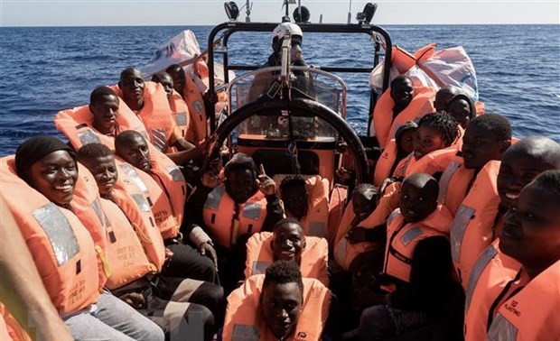 Barco Ocean Viking rescata a 86 migrantes en el Mediterráneo