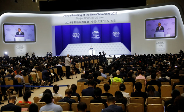Reunión del FEM en Tianjin busca medidas para la recuperación y el desarrollo sostenible de la economía