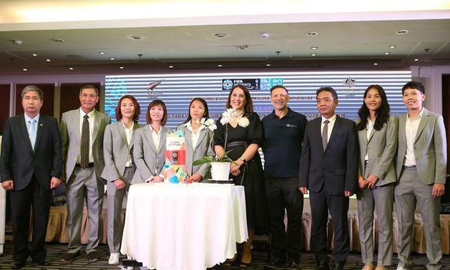 Embajadores de Australia y Nueva Zelanda efectúan encuentros con la selección femenina de fútbol de Vietnam