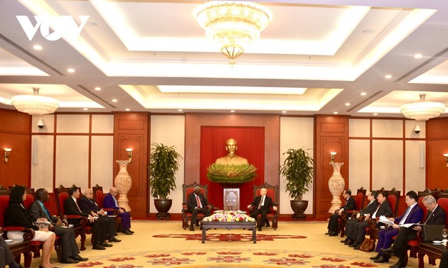 Líder político de Vietnam se reúne con titular de la Asamblea Nacional de Cuba