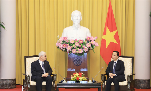 Presidente de Vietnam recibe al fiscal general de Hungría