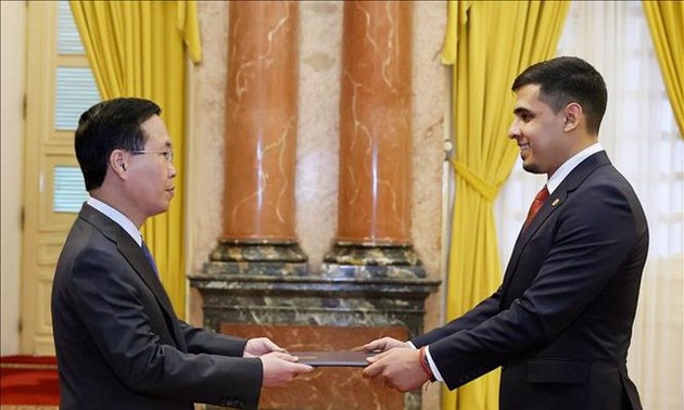 Presidente vietnamita recibe a embajadores de Venezuela y Laos