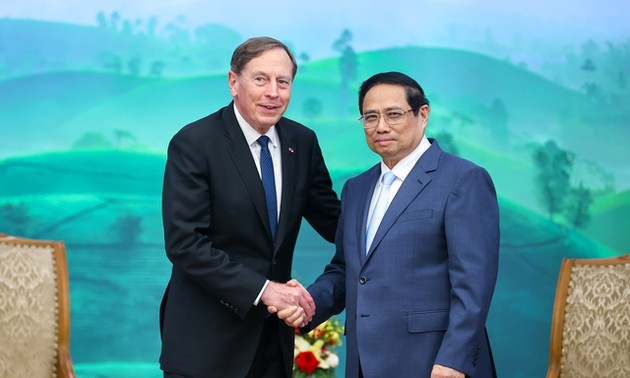 Premier vietnamita se reúne con dirigente del Fondo de Inversión Kohlberg Kravis Roberts